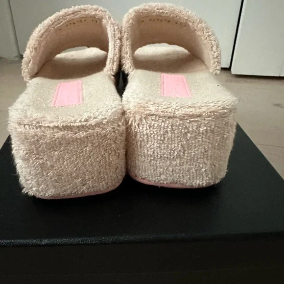 Chanel Blush and Pink Terrycloth Slides sz 41 - Picture 3 of 11